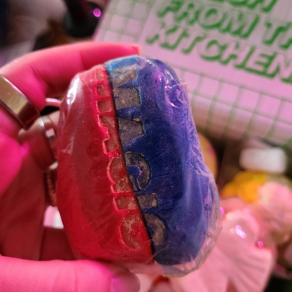 Assorted Lush Kitchen box items - Picture 8 of 10